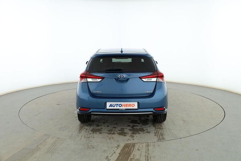 Usado Toyota Auris Hybrid 136 CV (100 kW) 2018 Azul Berlina