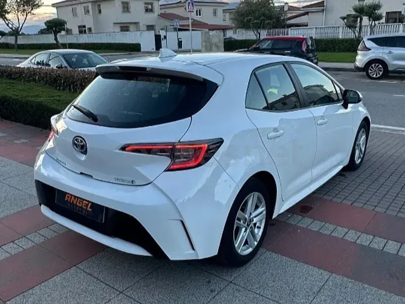 Usado Toyota Corolla Active 122 CV (89 kW) 2022 Blanco Berlina