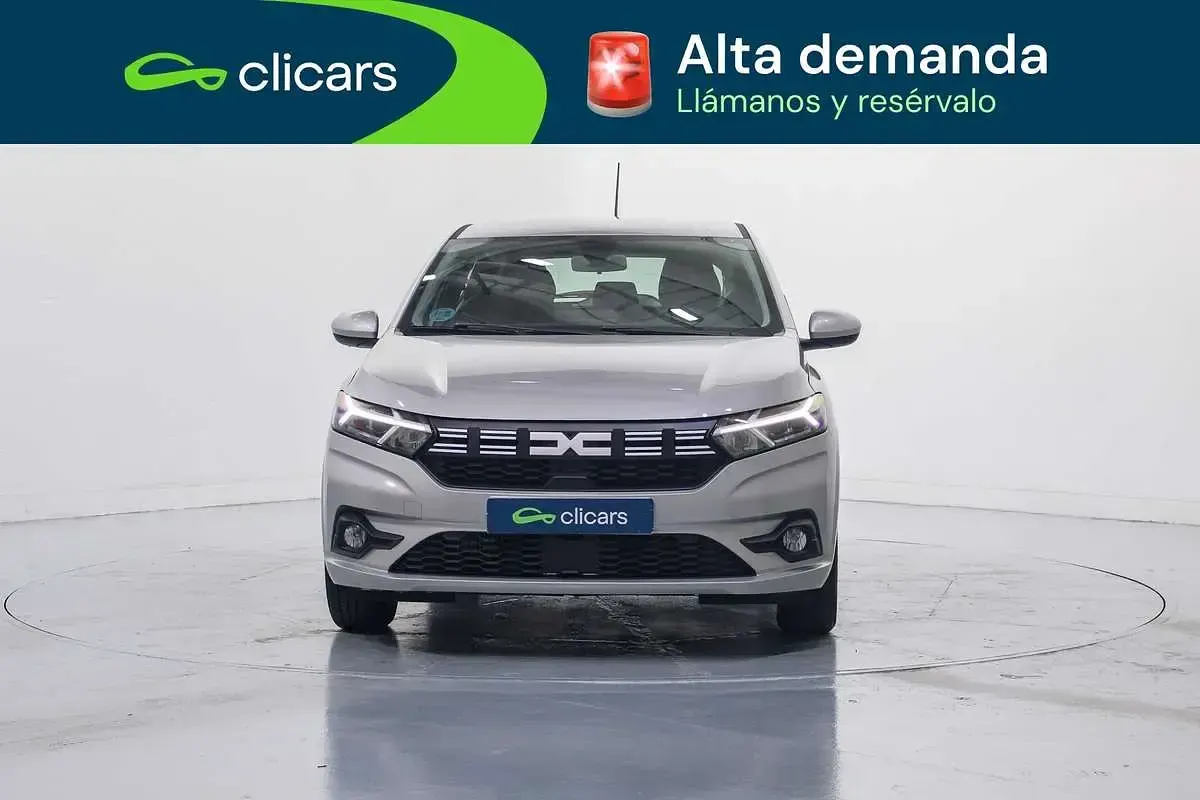 Usado Dacia Sandero Expression 91 CV (66 kW) 2023 Gris Utilitario