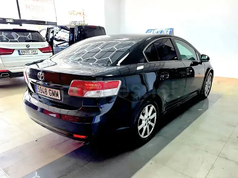Usado Toyota Avensis Multidrive S 147 CV (108 kW) 2010 Negro Berlina