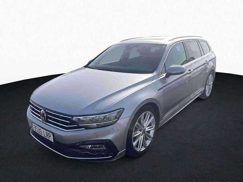 Plateado Usado 2021 VW Passat R-line Familiar | 22.900 € (Un poco caro) - Imagen 1/4