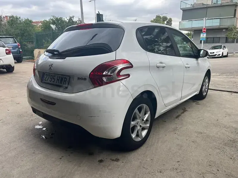 Usado Peugeot 208 Access 82 CV (60 kW) 2014 Blanco Utilitario
