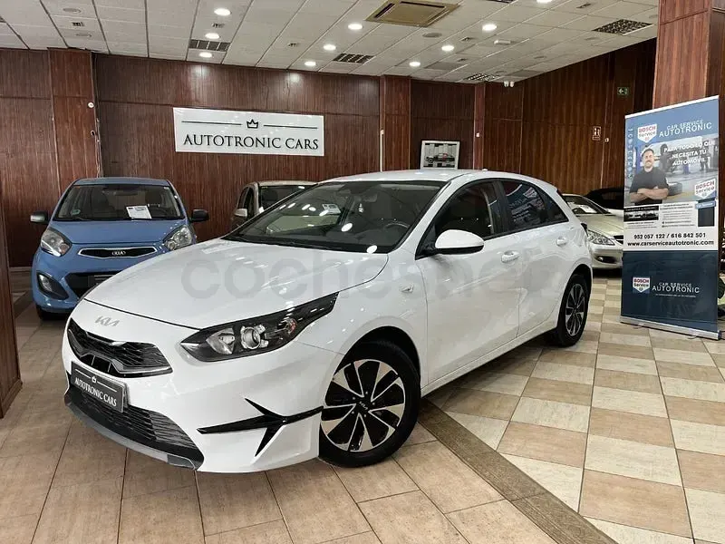 Usado Kia Ceed 100 CV (73 kW) 2024 Blanco Utilitario