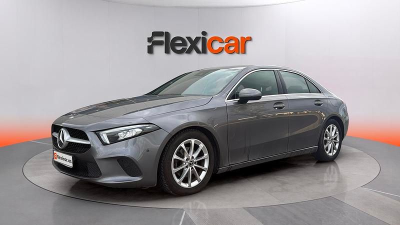 Usado Mercedes A180 116 CV (85 kW) 2019 Gris Berlina