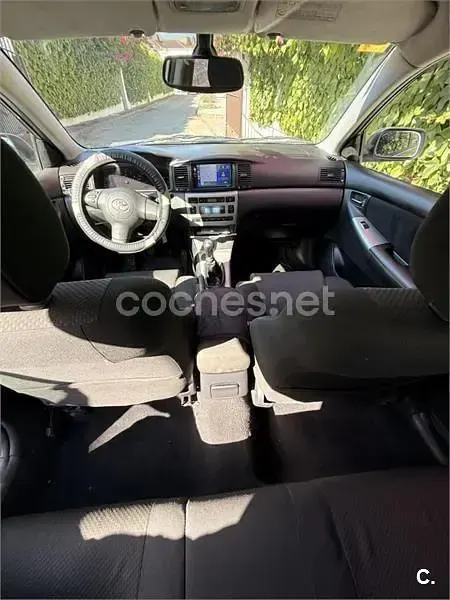 Usado Toyota Corolla Sol 116 CV (85 kW) 2005 Gris / plata Berlina