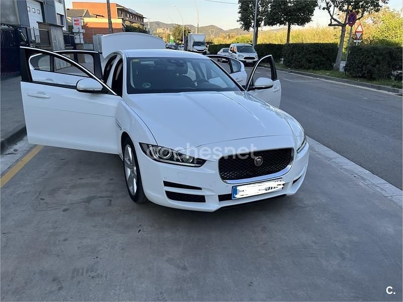 Usado Jaguar XE 180 CV (132 kW) 2015 Blanco Berlina