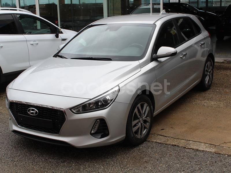 Gris / plata Usado 2017 Hyundai i30 Berlina | 11.450 € (Precio justo) - Imagen 1/4