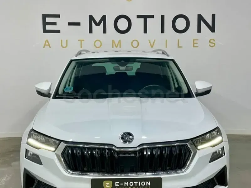 Usado Skoda Karoq Ambition 115 CV (84 kW) 2022 Blanco SUV