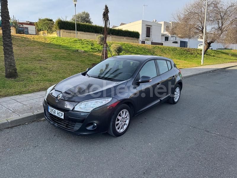 Usado Renault Mégane Authentique 90 CV (66 kW) 2011 Gris / plata Berlina