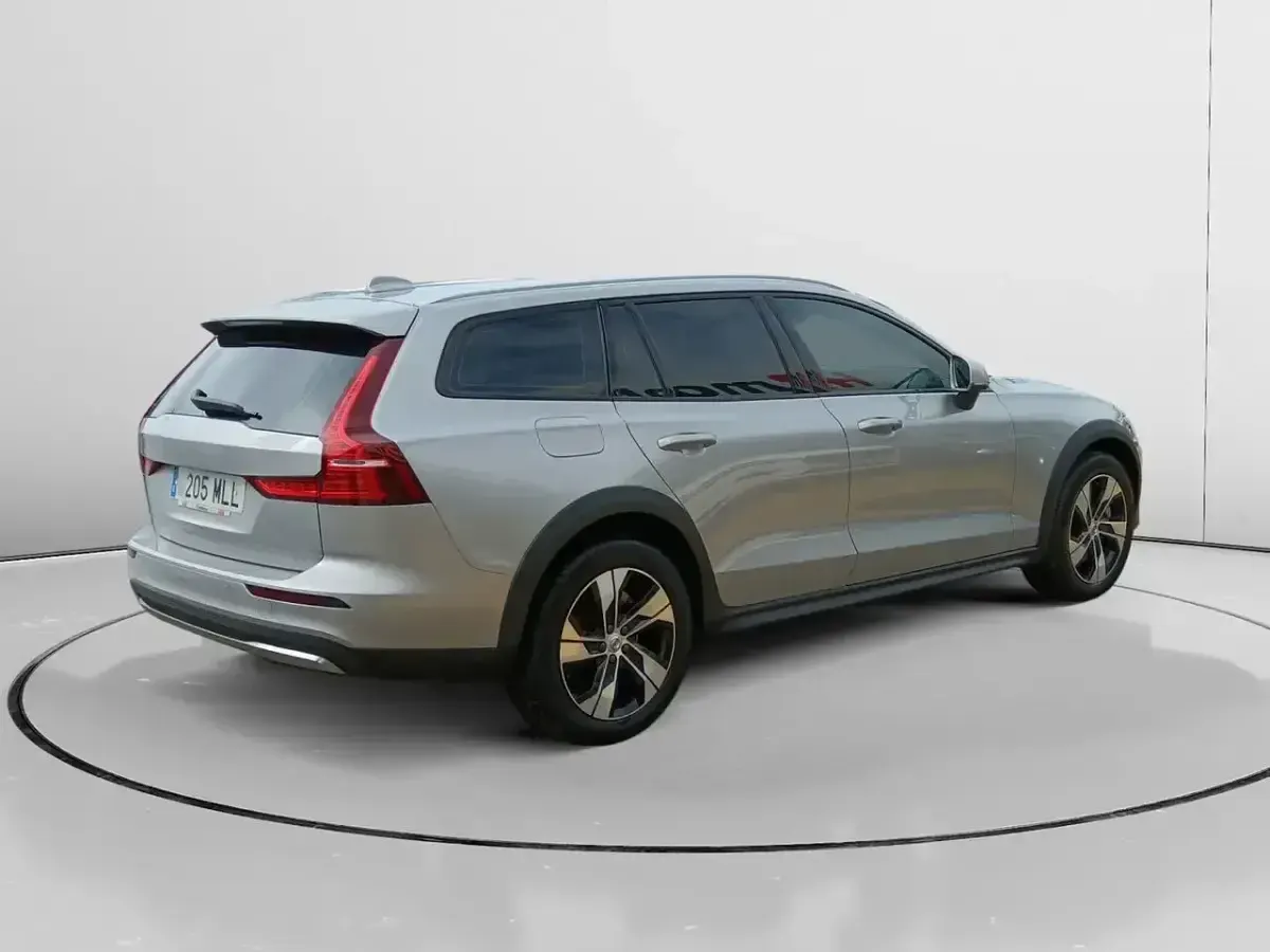 Usado Volvo V60 CC Core 197 CV (144 kW) 2023 Gris Familiar