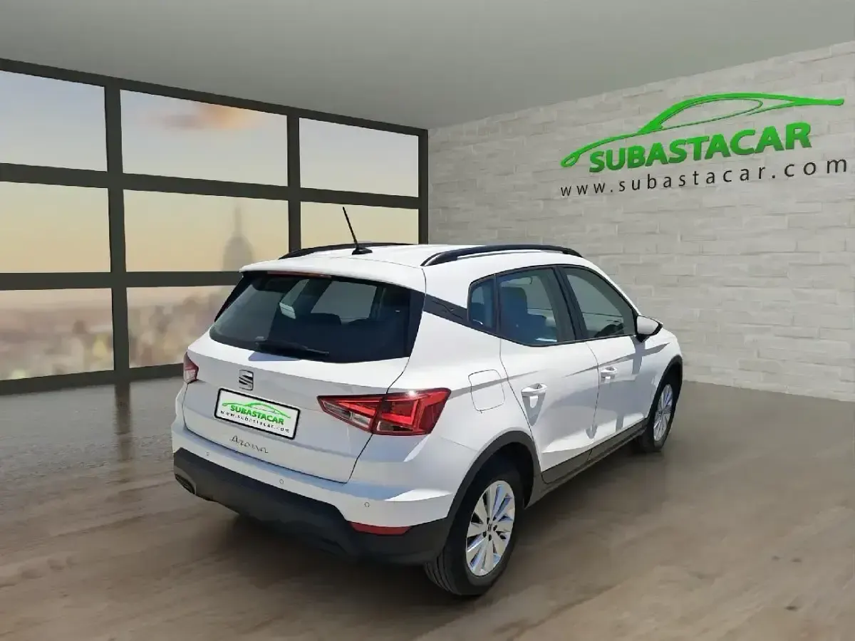 Usado Seat Arona Style Plus 110 CV (80 kW) 2022 Blanco SUV