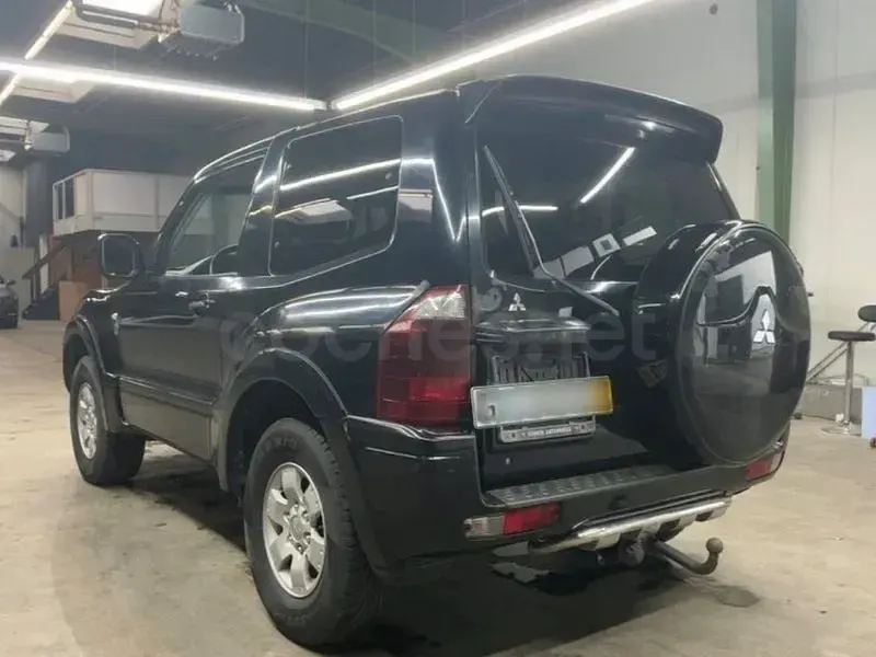 Usado Mitsubishi Montero Intense 182 CV (133 kW) 2005 Negro SUV