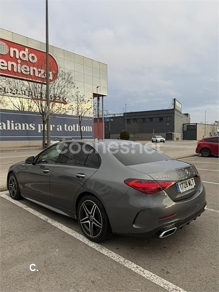 Usado Mercedes C220 200 CV (147 kW) 2023 Gris / plata Berlina