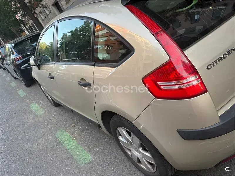 Usado Citroën C4 92 CV (67 kW) 2007 Beige Berlina