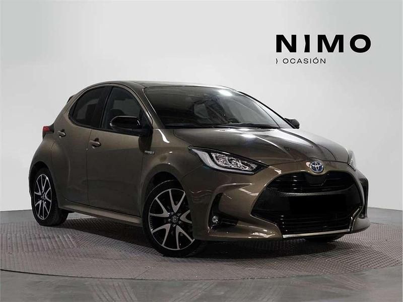 Usado Toyota Yaris Hybrid Style 116 CV (85 kW) 2021 Bronce oliva Utilitario