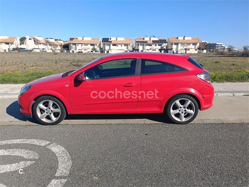 Usado Opel Astra GTC Sport 120 CV (88 kW) 2006 Rojo Berlina