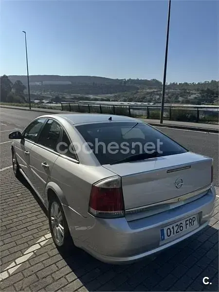 Usado Opel Vectra Elegance 140 CV (102 kW) 2007 Gris / plata Berlina