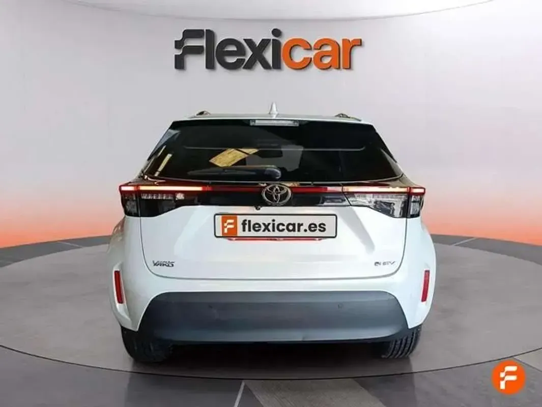 Usado Toyota Yaris Cross Active 116 CV (85 kW) 2024 Blanco SUV