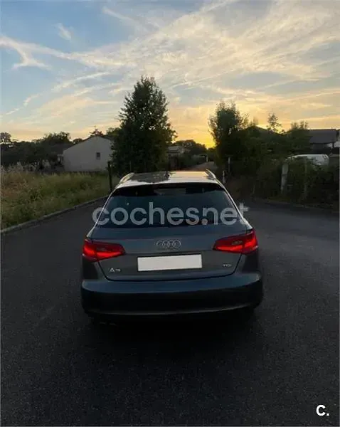 Usado Audi A3 Ambition 150 CV (110 kW) 2013 Gris / plata Berlina