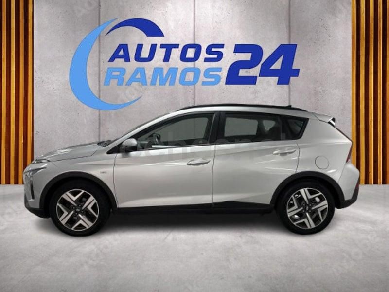 Usado Hyundai Bayon 100 CV (73 kW) 2022 Gris / plata SUV