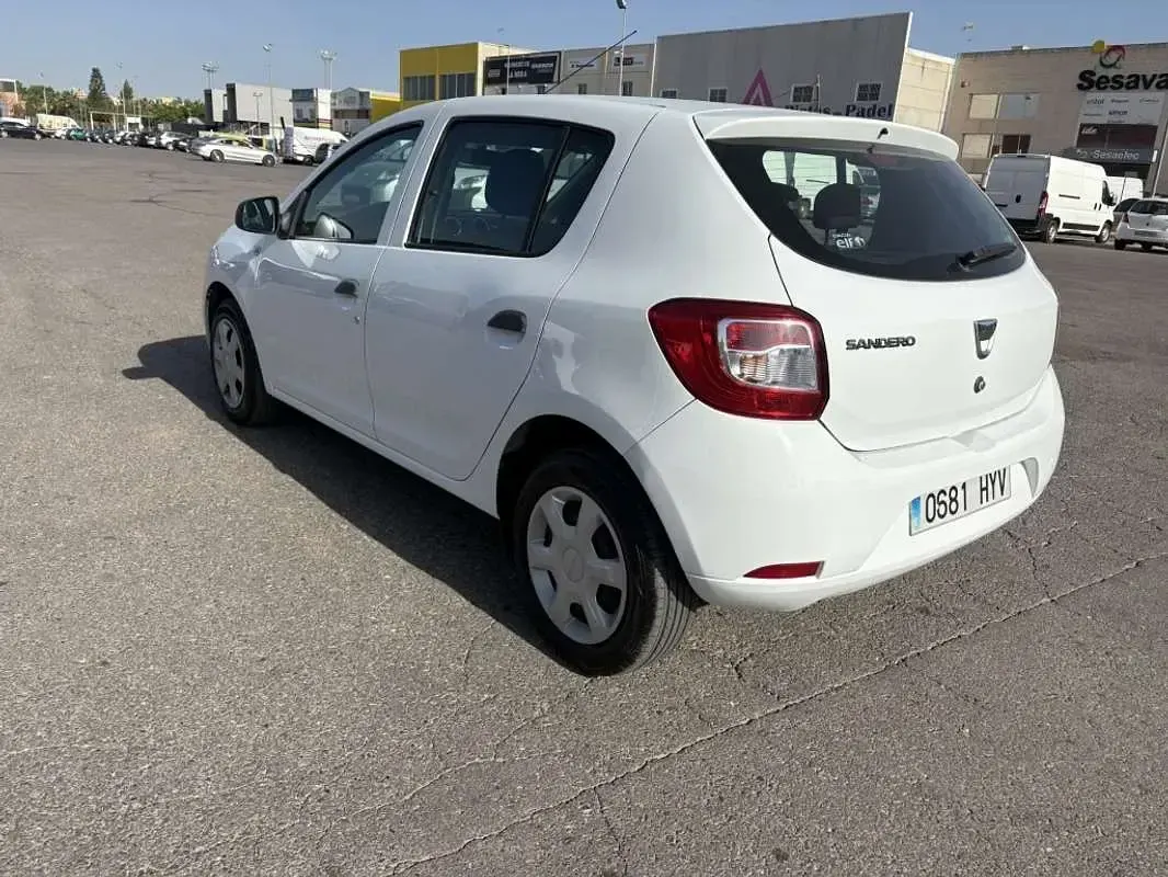 Usado Dacia Sandero Ambiance 75 CV (55 kW) 2014 Blanco Utilitario
