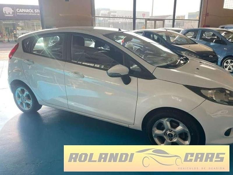 Usado Ford Fiesta Trend 82 CV (60 kW) 2009 Blanco Utilitario