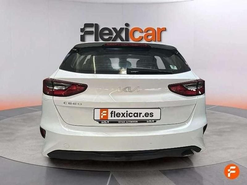Usado Kia Ceed 101 CV (74 kW) 2022 Blanco Utilitario