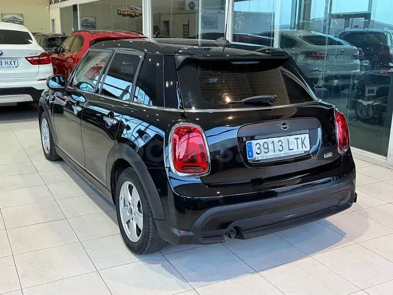 Usado Mini ONE 102 CV (75 kW) 2021 Negro Utilitario