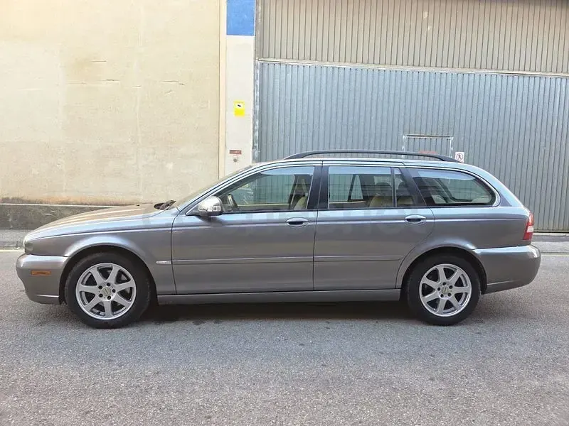 Usado Jaguar X-type Executive 155 CV (114 kW) 2007 Gris / plata Familiar