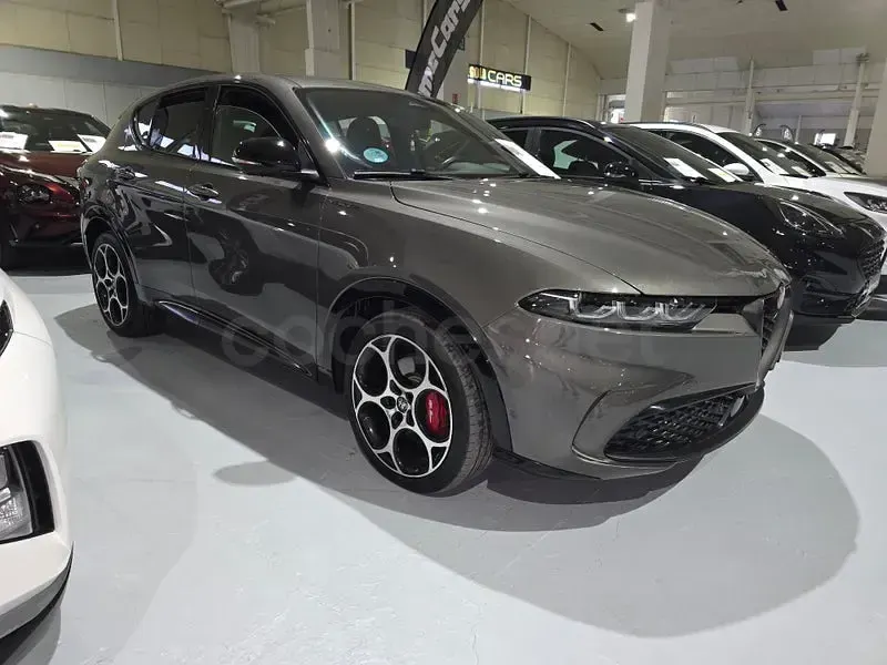 Usado Alfa Romeo Tonale Veloce 130 CV (95 kW) 2024 Gris / plata SUV