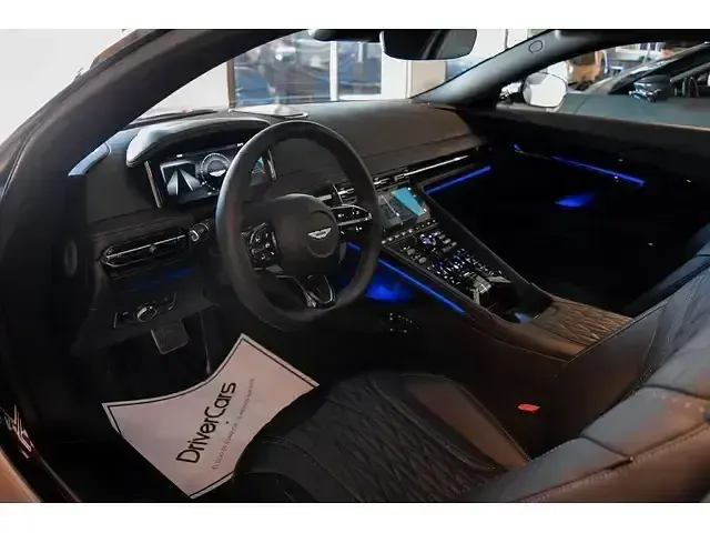 Nuevo Aston Martin DB12 680 CV (500 kW) 2026 Gris / plata Coupe