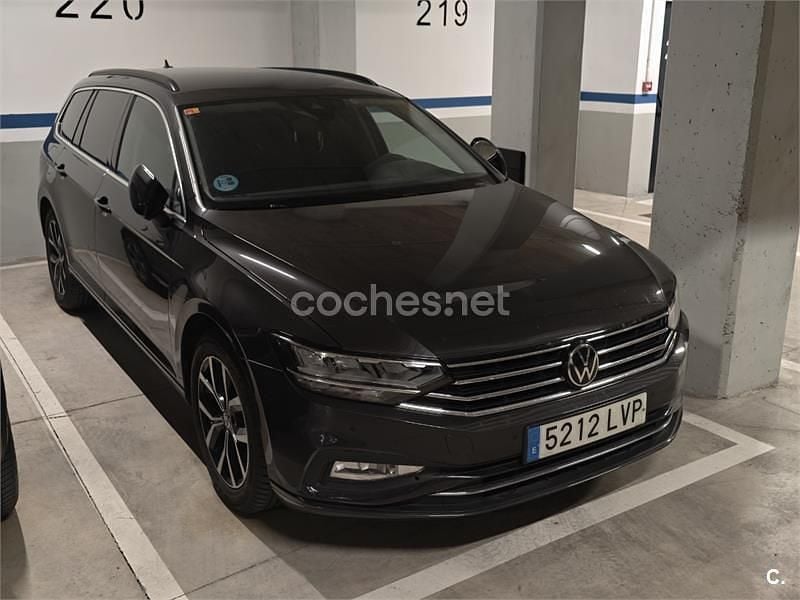 Usado VW Passat Executive 150 CV (110 kW) 2022 Gris / plata Familiar