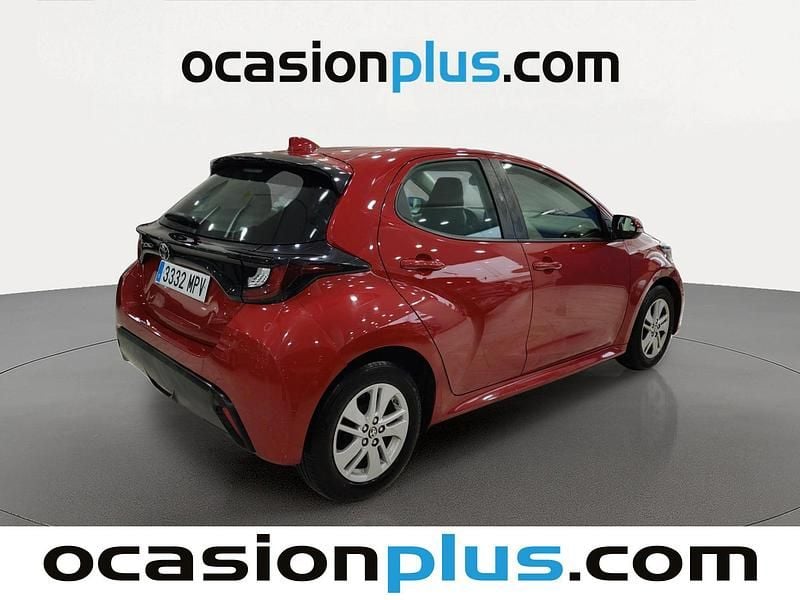 Usado Toyota Yaris Edition 125 CV (91 kW) 2024 Rojo Utilitario