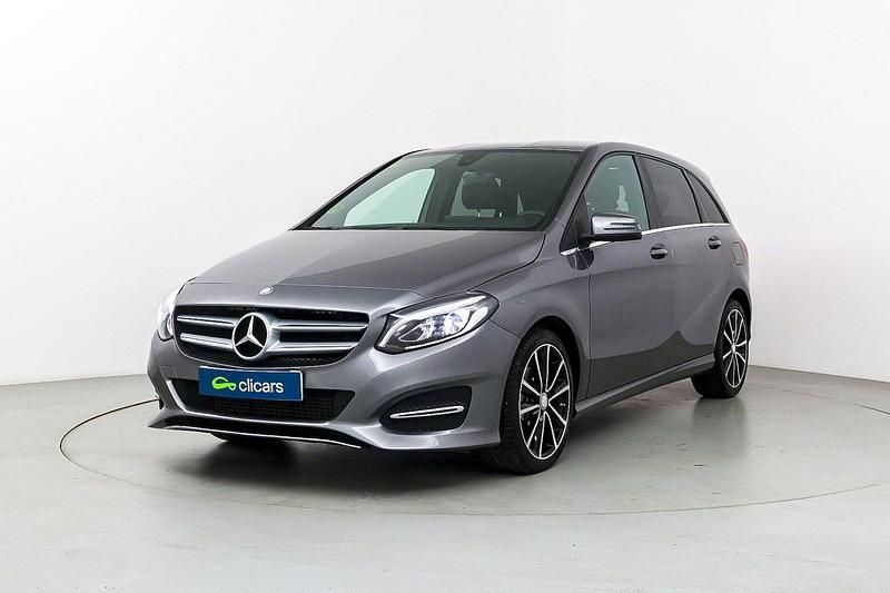 Usado Mercedes B200 150 CV (110 kW) 2016 Gris / plata Monovolumen