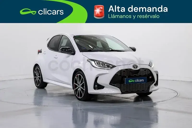 Usado Toyota Yaris Hybrid Sport 116 CV (85 kW) 2022 Blanco Berlina