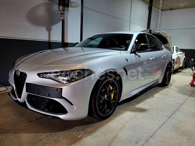 Gris / plata Usado 2021 Alfa Romeo Giulia Quadrifoglio Berlina | 75.000 € - Imagen 1/4