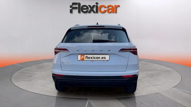 Usado Skoda Karoq Active 116 CV (85 kW) 2022 Blanco SUV