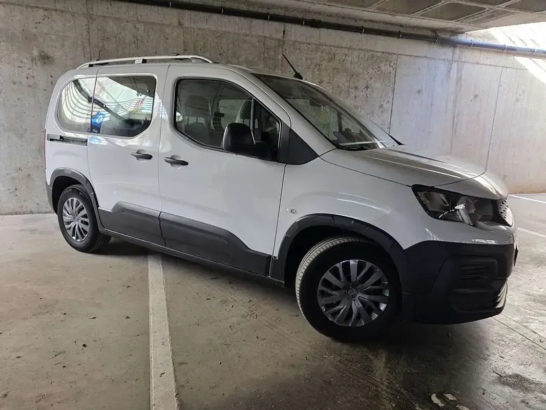 Usado Peugeot e-Rifter Allure 100 kW (136 CV) 2023 Blanco Monovolumen
