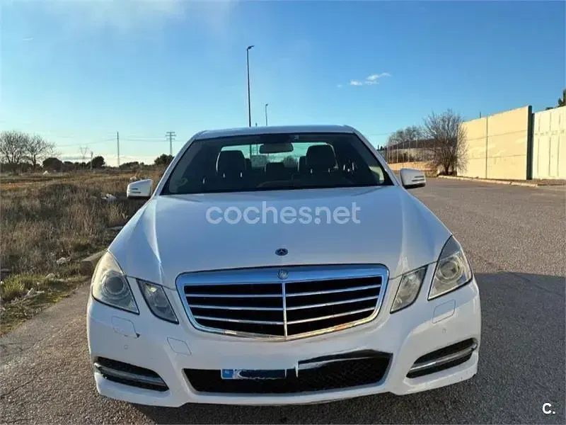 Usado Mercedes E200 Avantgarde 136 CV (100 kW) 2013 Blanco Berlina