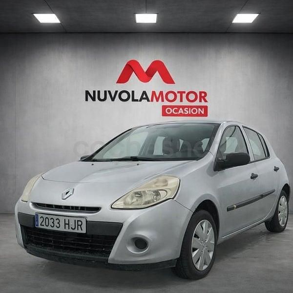Usado Renault Clio IV 75 CV (55 kW) 2012 Gris / plata Berlina