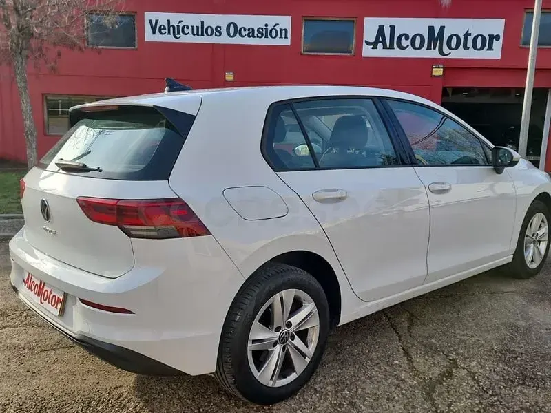 Usado VW Golf VIII Life 115 CV (84 kW) 2021 Blanco Berlina