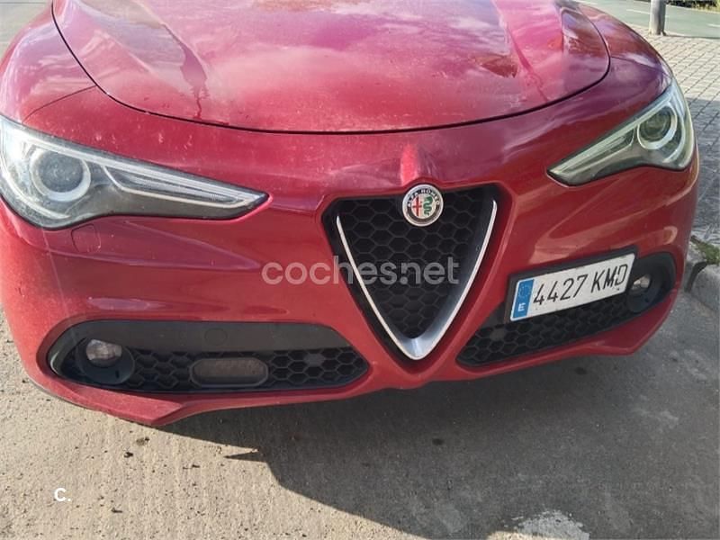 Usado Alfa Romeo Stelvio Super 180 CV (132 kW) 2018 Rojo SUV