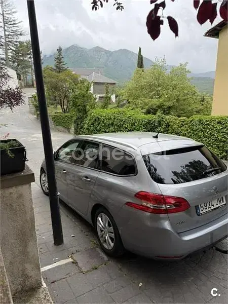 Usado Peugeot 308 SW Active 130 CV (95 kW) 2016 Gris / plata Familiar