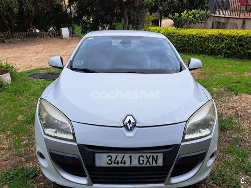 Blanco Usado 2010 Renault Mégane III Dynamique Berlina | 4800 € (Precio justo) - Imagen 1/4