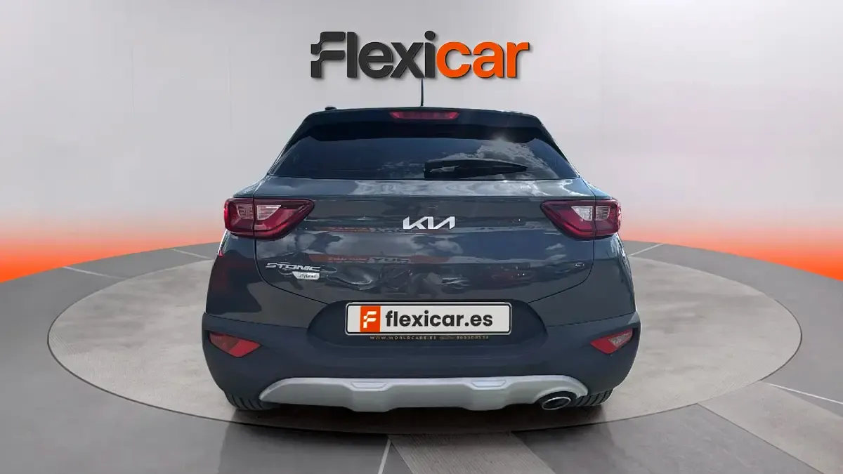 Usado Kia Stonic 101 CV (74 kW) 2021 Gris SUV