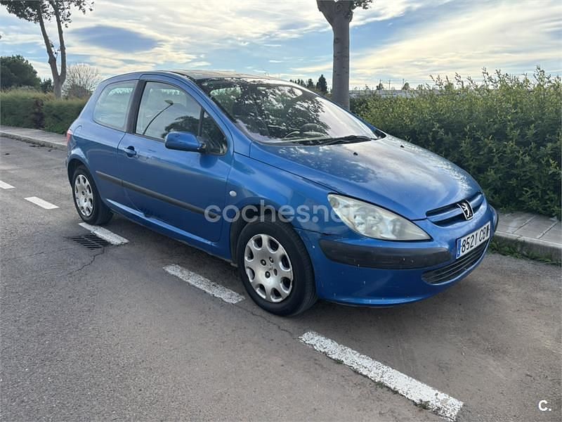 Usado Peugeot 307 90 CV (66 kW) 2002 Azul Berlina