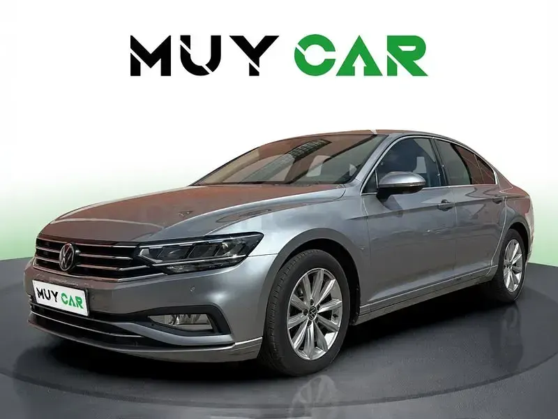 Usado VW Passat Executive 122 CV (89 kW) 2022 Gris / plata Familiar