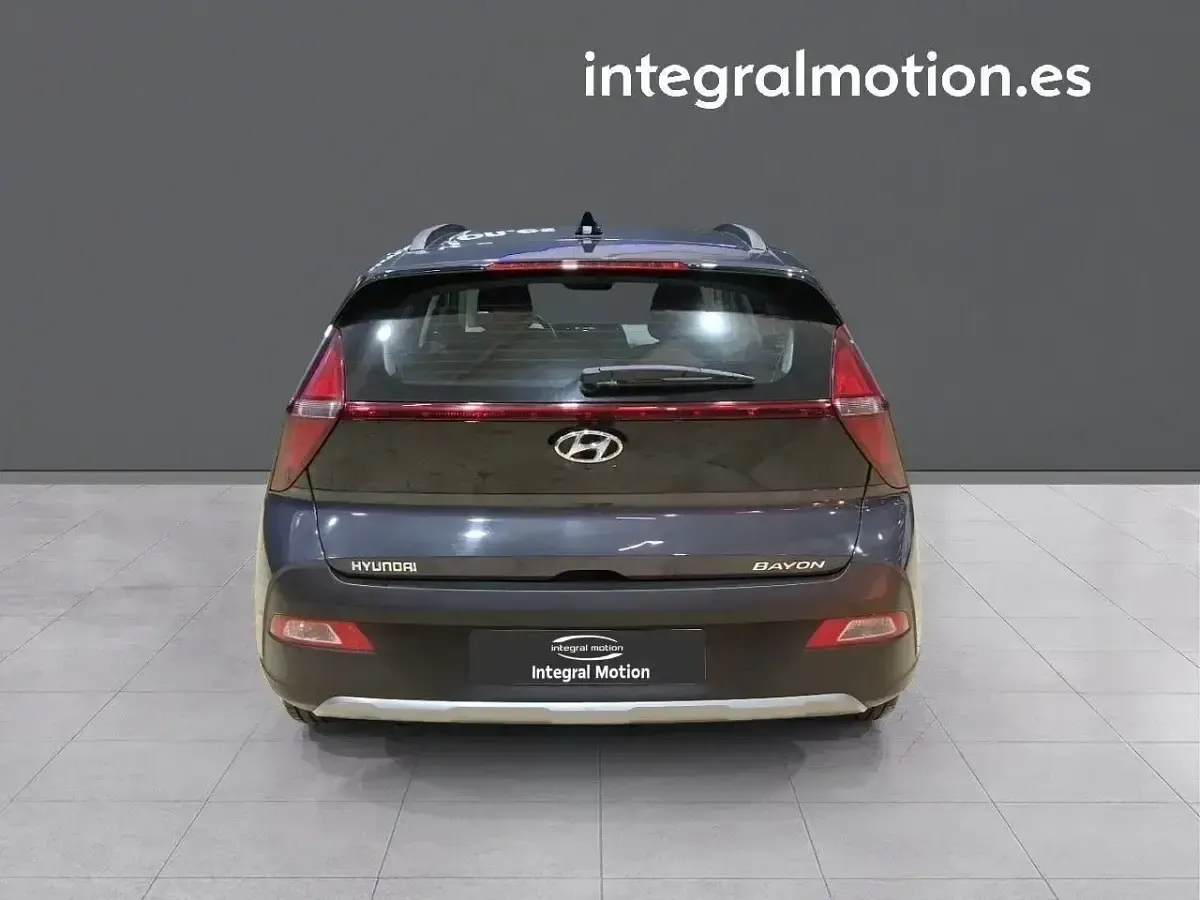 Usado Hyundai Bayon 84 CV (61 kW) 2023 Gris SUV