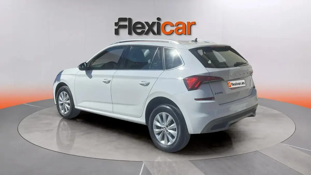 Usado Skoda Kamiq Active 95 CV (69 kW) 2021 Blanco SUV