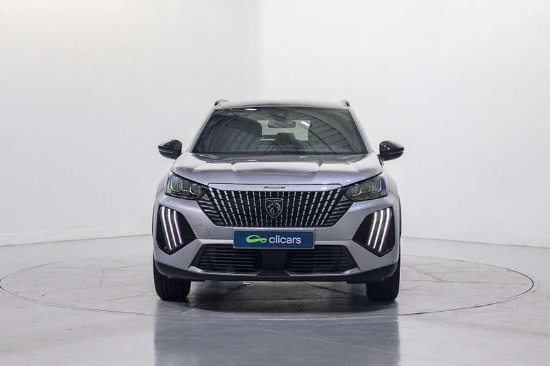 Usado Peugeot 2008 Allure 136 CV (100 kW) 2025 Plateado SUV